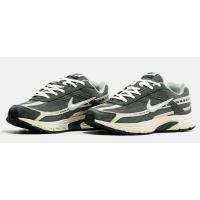 Nike Initiator Sage Green Beige