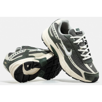 Nike Initiator Sage Green Beige