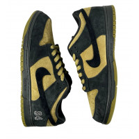 Supreme x Nike SB Dunk Low Camper Green Supreme x Nike SB Dunk Low Camper Green